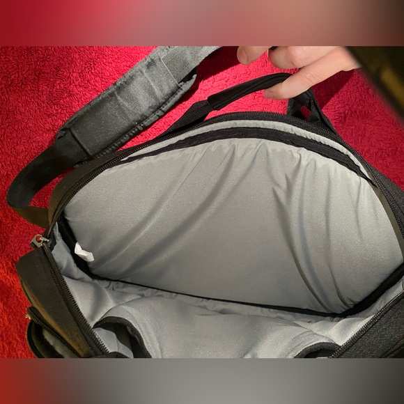 Elegant Black Quilted Laptop Bag for Men - Picture 3 of 7